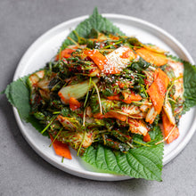 Load image into Gallery viewer, [Seoul Recipe] Spring Pear &amp; Fresh Spring Cabbage Kimchi Salad 배가득 봄동 겉절이 (500g)
