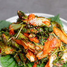 Load image into Gallery viewer, [Seoul Recipe] Spring Pear &amp; Fresh Spring Cabbage Kimchi Salad 배가득 봄동 겉절이 (500g)
