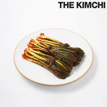 Load image into Gallery viewer, Hong Jin Kyung The Kimchi Spring Onion Kimchi 홍진경 더 김치 파김치 (1kg)
