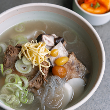 Load image into Gallery viewer, [Seoul Recipe] Upgraded Beef Short Rib Galbi Soup &amp; Radish Kimchi 영양 갈비탕 &amp; 석박지 (1-2 ppl) (Copy)
