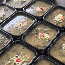 Load image into Gallery viewer, [Seoul Recipe] Upgraded Dried Radish Leaves Galbi Soup (Frozen) 갈비살 듬뿍 시래기 사골국 (냉동) (700g) (1 Portion)
