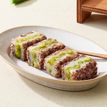 Load image into Gallery viewer, Green Pea And Red Bean Rice Cake 완두샌드 (600g)
