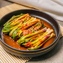 Load image into Gallery viewer, [Seoul Recipe] Spring Onion Kimchi 파김치 (300g)
