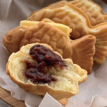 Load image into Gallery viewer, Gourmet Gongbang fish shaped bun with red bean
