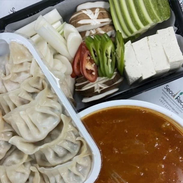 [Seoul Recipe] Homemade Kimchi Pork Neck Stew With Dumplings Meal Kit 돼지 목살 만두 김치찌개 밀키트 (3-4 ppl)