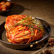Load image into Gallery viewer, Josun Hotel Cabbage Kimchi  조선호텔 배추김치 (1kg)
