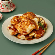 Load image into Gallery viewer, Favor Eat Sweet And Sour Spare Ribs With Garlic Sauce (Frozen) 페이보잇 마늘 꿔바로우 (냉동) (400g)
