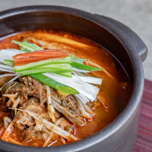 Load image into Gallery viewer, [Seoul Recipe] Korean Spicy Beef Soup (Hangover Soup) 얼큰 소고기 해장국 (1kg / 1.6kg)
