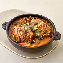 Load image into Gallery viewer, Pork Bone Potato Soup (Gamjatang) (Frozen) 고래 감자탕 (냉동) (1.1kg)
