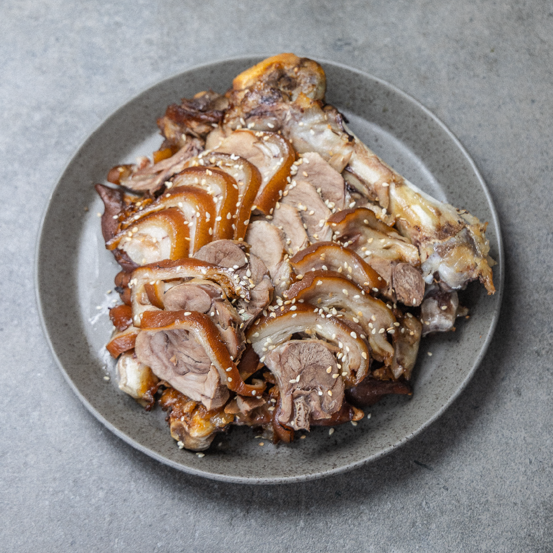 [Seoul Recipe] Pork Knuckle - Jokbal With Vegetable Platter (Cooked, 3 - 4ppl) 족발 세트 (쌈야채, 소스 포함, 3 - 4 인분)