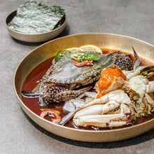 Load image into Gallery viewer, [Seoul Recipe] Soy Sauce Marinated Crab (2 Crabs, 800g), 간장 게장 (국산 대사이즈 2마리, 800g) (Frozen)
