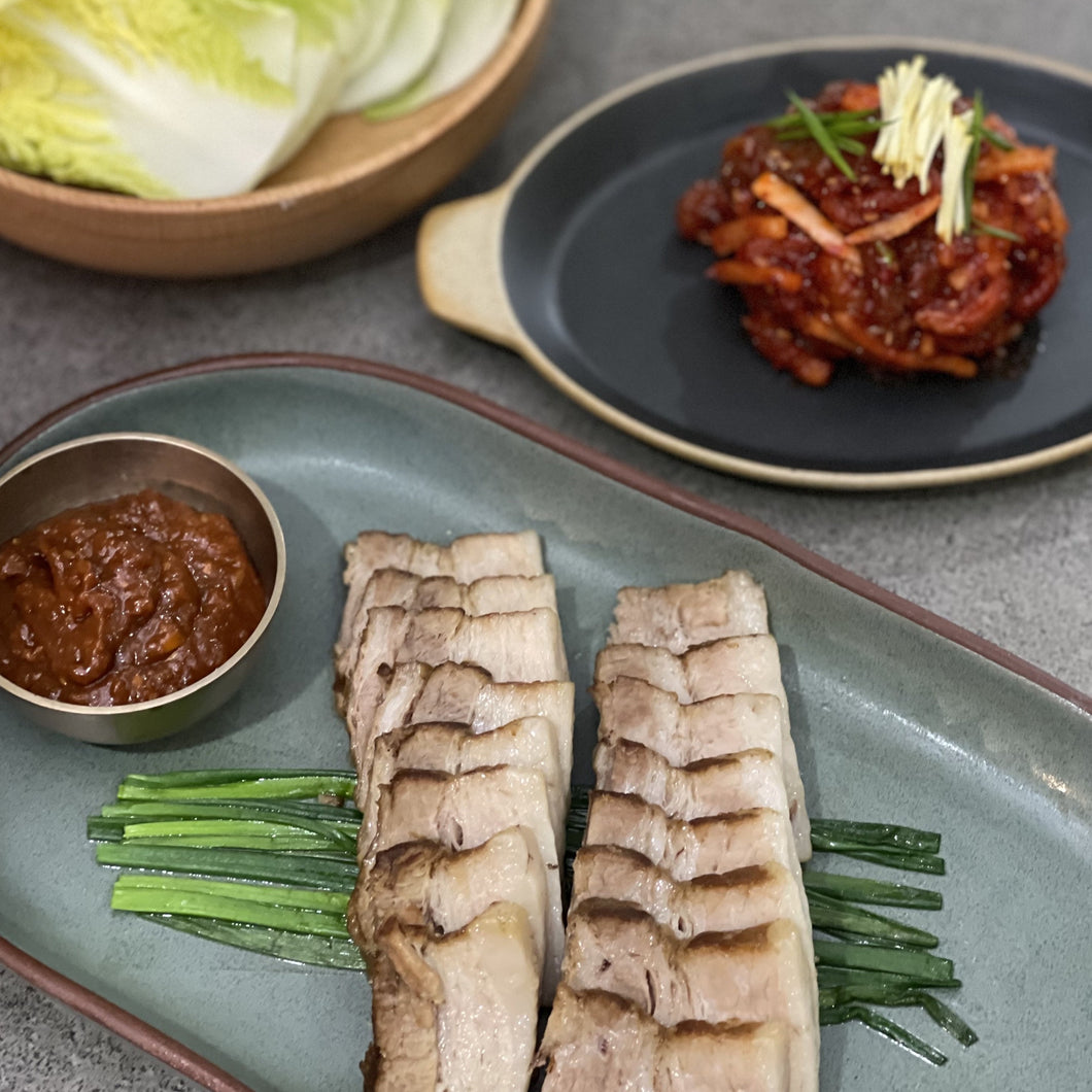 [Seoul Recipe] Braised Pork Belly With Radish Octopus Salad (Bossam) 2ppl  낙지무 무침 곁들인 한방 보쌈  (2인분) (야채 피클 증정)