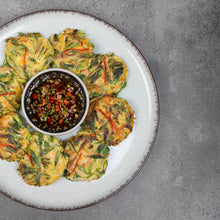 Load image into Gallery viewer, [Seoul Recipe] Spring Onion Seafood Pancake 해물 파전

