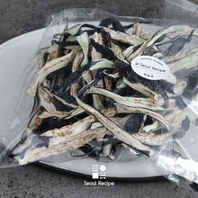 Load image into Gallery viewer, [Seoul Recipe] Premium Dried Korean Eggplant 고급 한국 건가지 (70g)
