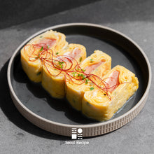 Load image into Gallery viewer, [Seoul Recipe] Premium Egg Roll With Pollack Roe 명란 계란말이 (200g, 4 pcs)
