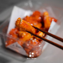 Load image into Gallery viewer, [Seoul Recipe] Fried Rice Cake &amp; Spicy Fried Chicken 양념통닭 떡강정 세트 (1kg / 2kg)
