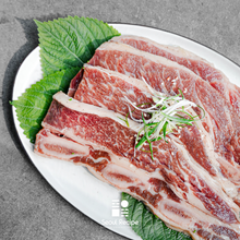 Load image into Gallery viewer, [Seoul Recipe] Premium Marinated Beef LA Galbi (Raw) (Frozen) 프리미엄 양념 LA 갈비 (500g)
