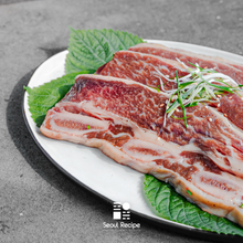 Load image into Gallery viewer, [Seoul Recipe] Premium Marinated Beef LA Galbi (Raw) (Frozen) 프리미엄 양념 LA 갈비 (500g)
